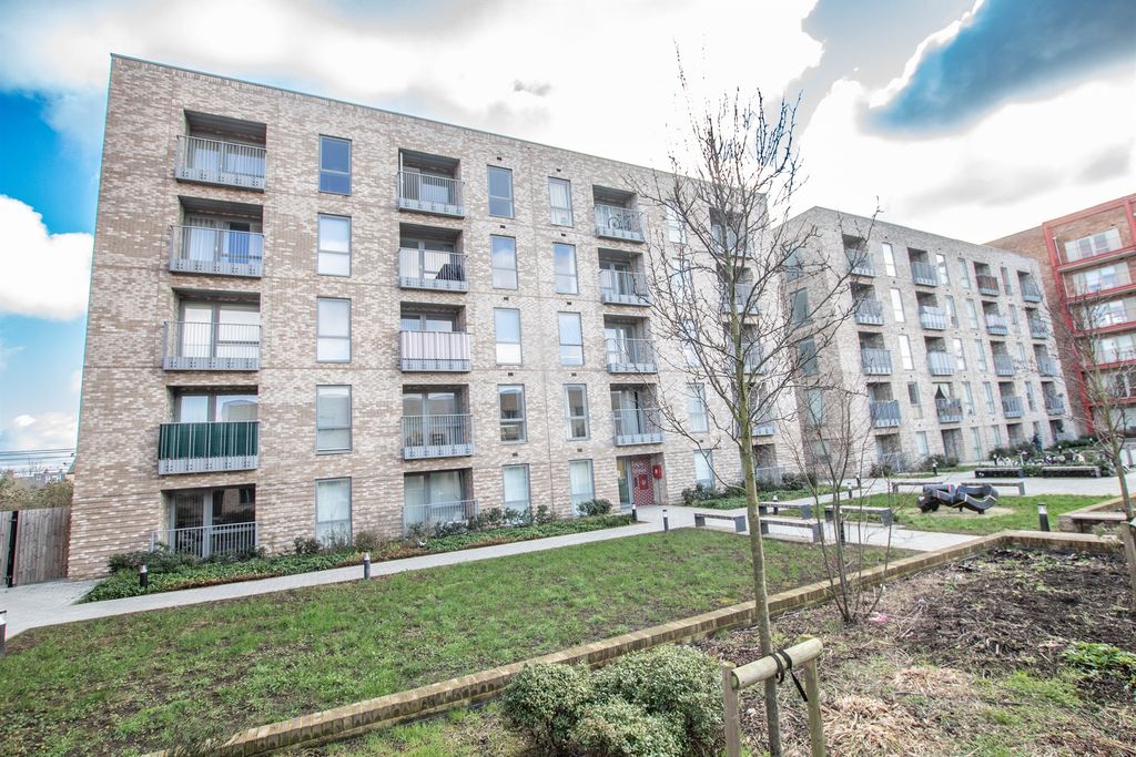 Property photo 1 of 12 Outside