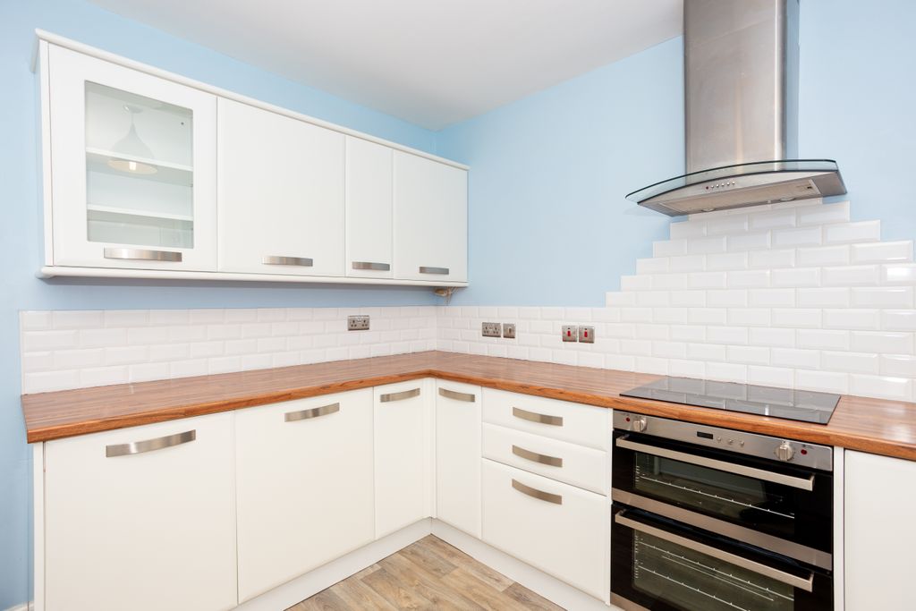 Property photo 3 of 24 Kitchen