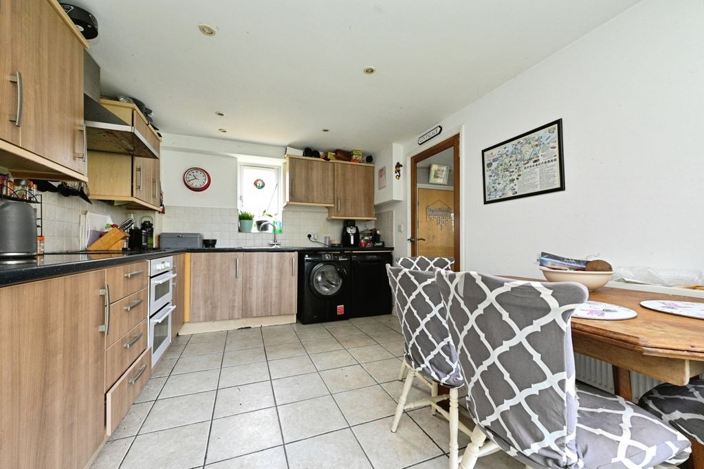 Property photo 2 of 17 Photo