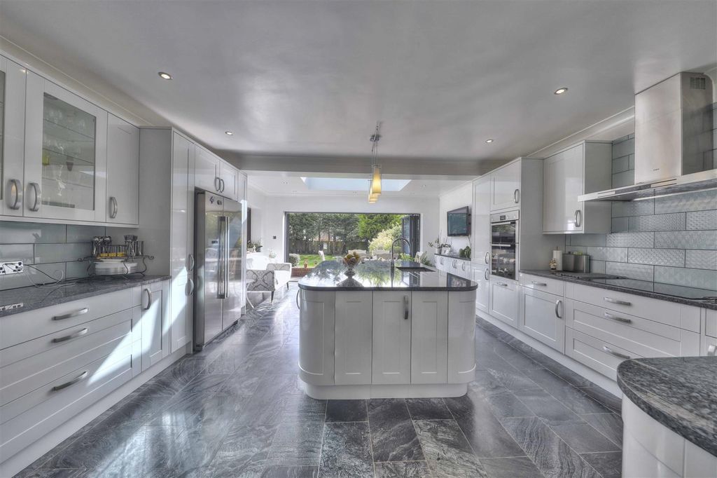 Property photo 2 of 23 Kitchen