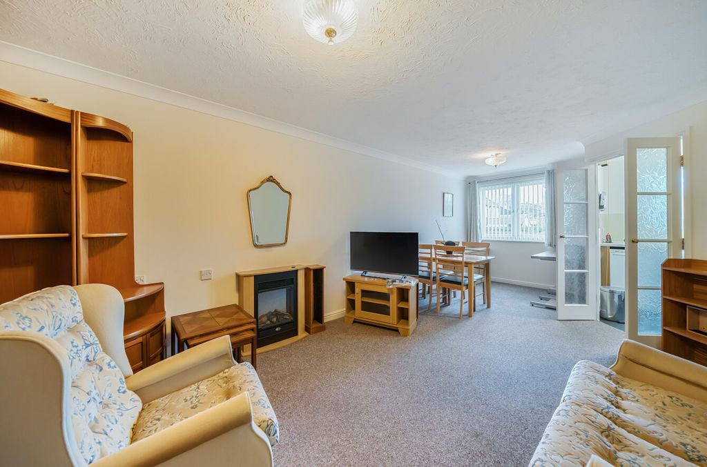 Property photo 3 of 12 1386019-9-692Ebe1...