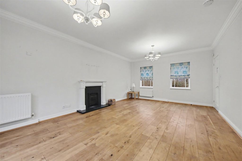 Property photo 3 of 25 Lounge.Jpg