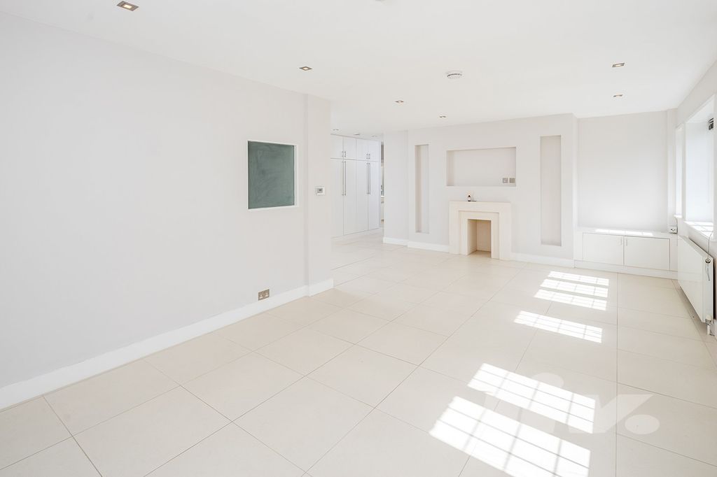 Property photo 2 of 17 Photo 13