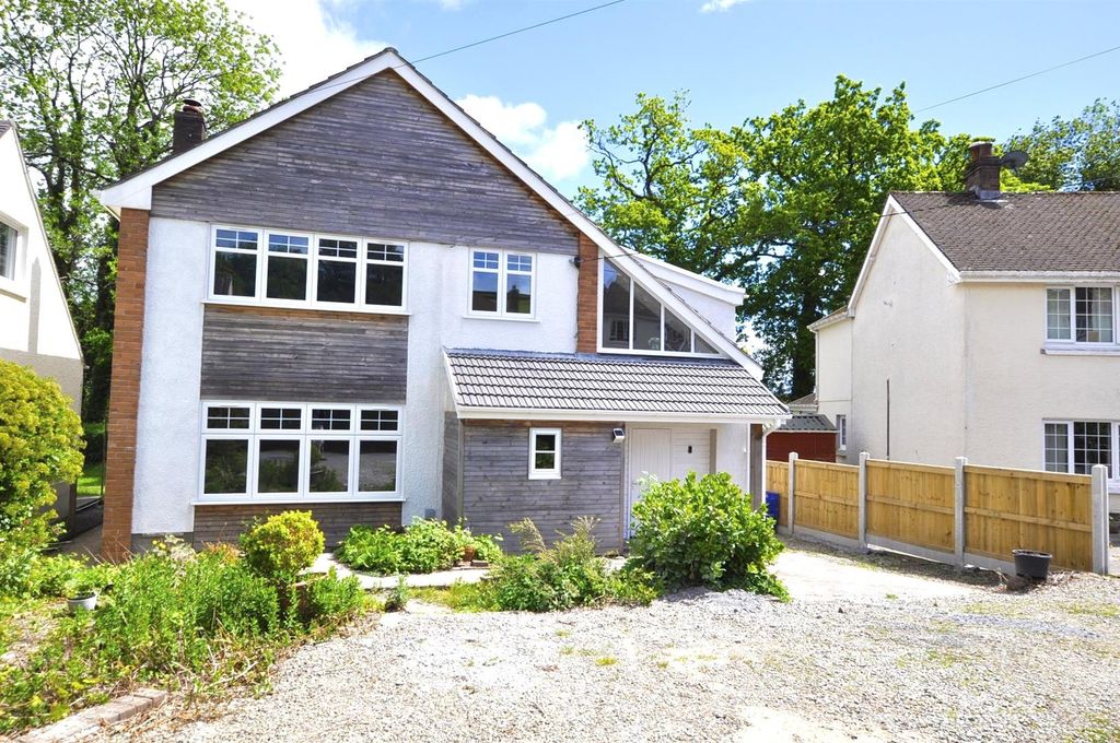 Property photo 1 of 25 Externally