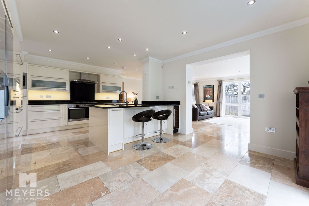 Property photo 2 of 21