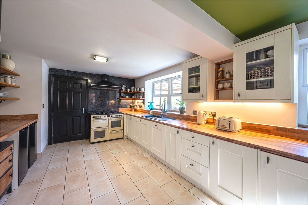Property photo 3 of 38 Picture No. 09