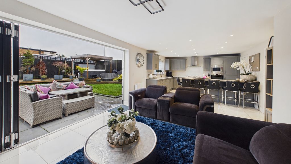 Property photo 1 of 22 Cam02351G0-Pr0093-Still021 (1)