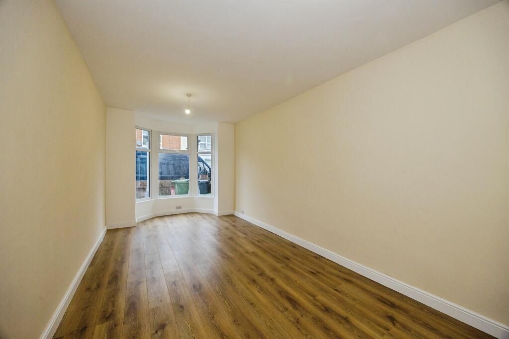 Property photo 3 of 16 Image