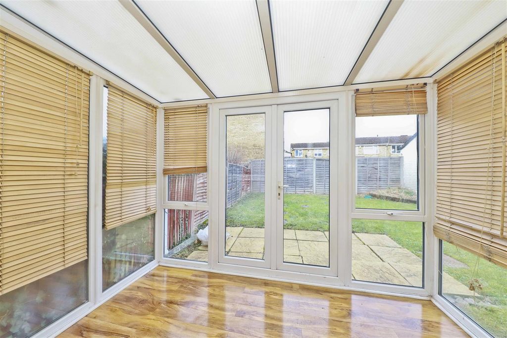 Property photo 3 of 14 Conservatory