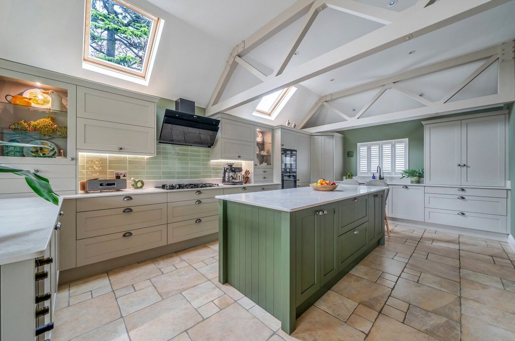 Property photo 3 of 18 Kitchen
