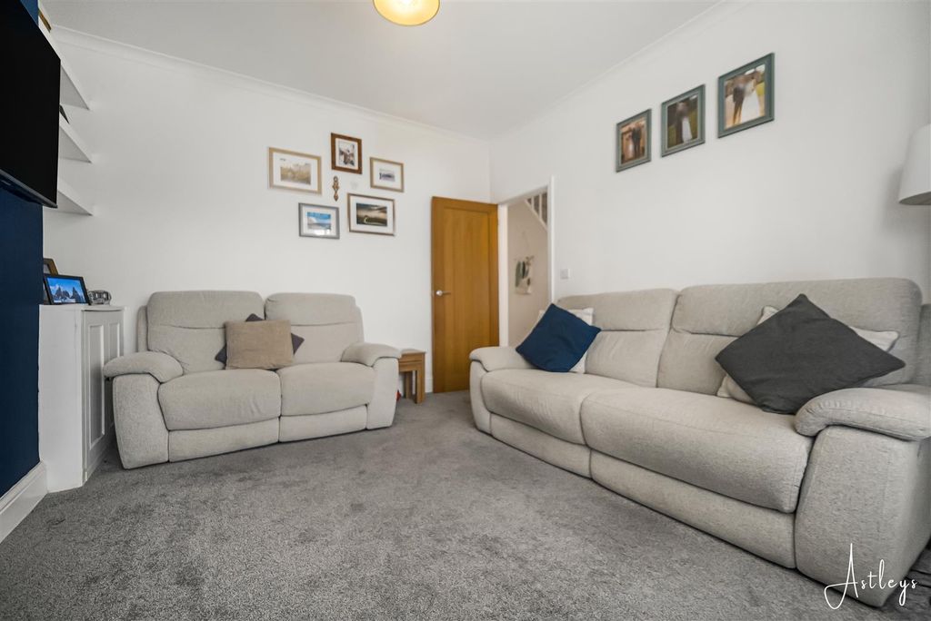 Property photo 2 of 24 Front Lounge