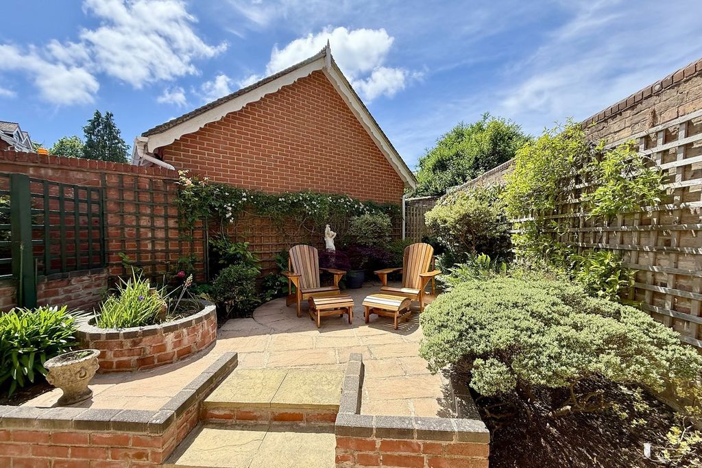 Property photo 3 of 27