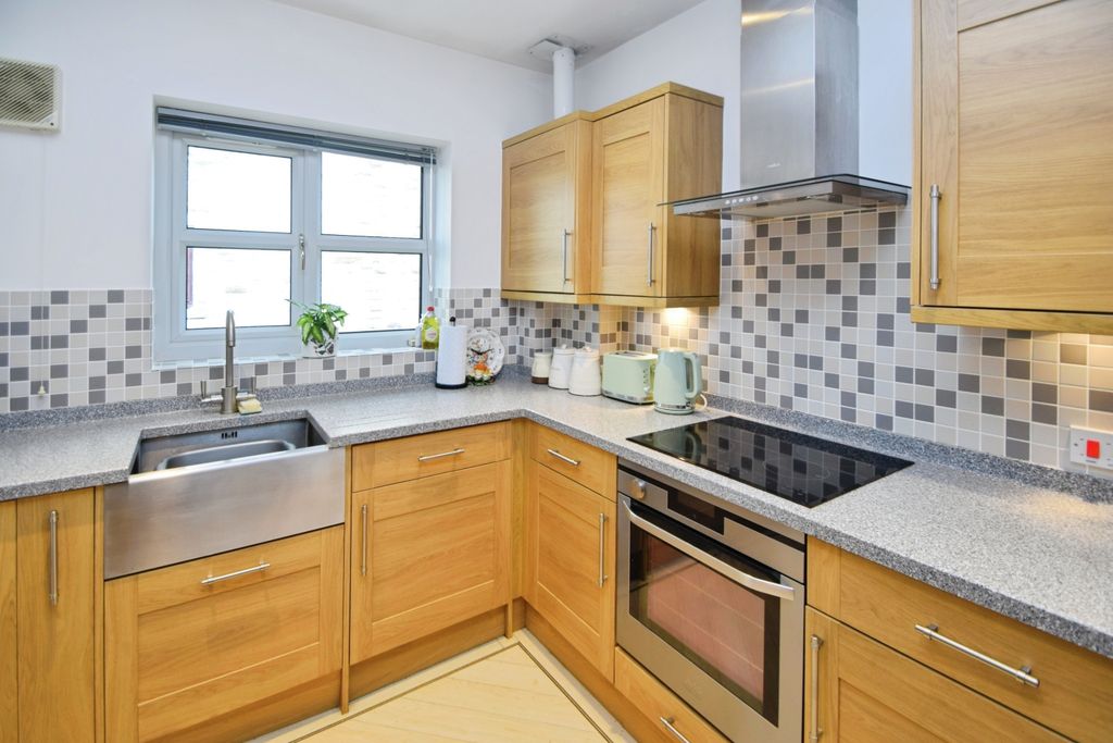 Property photo 2 of 21