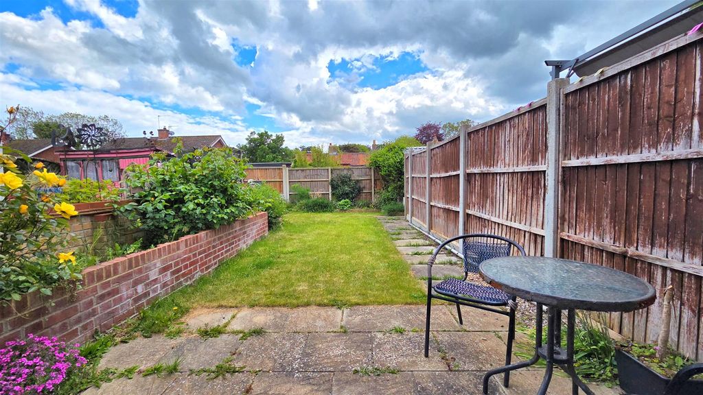 Property photo 2 of 11 Garden
