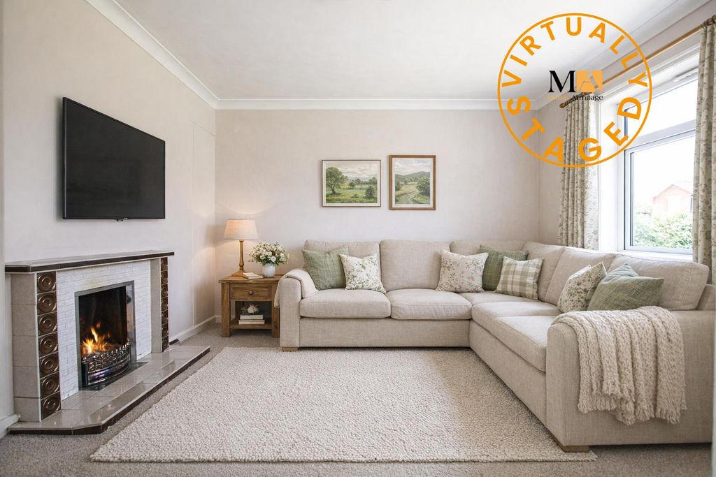 Property photo 2 of 18 Living.Png