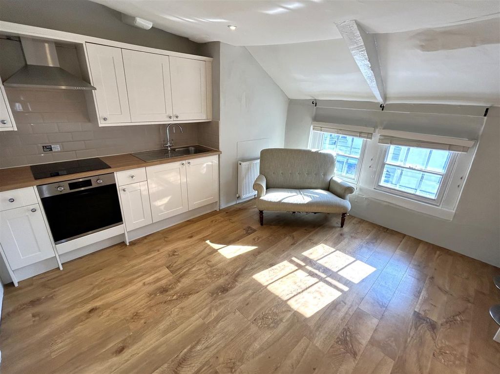 Property photo 1 of 10 Kitchen/Living Room