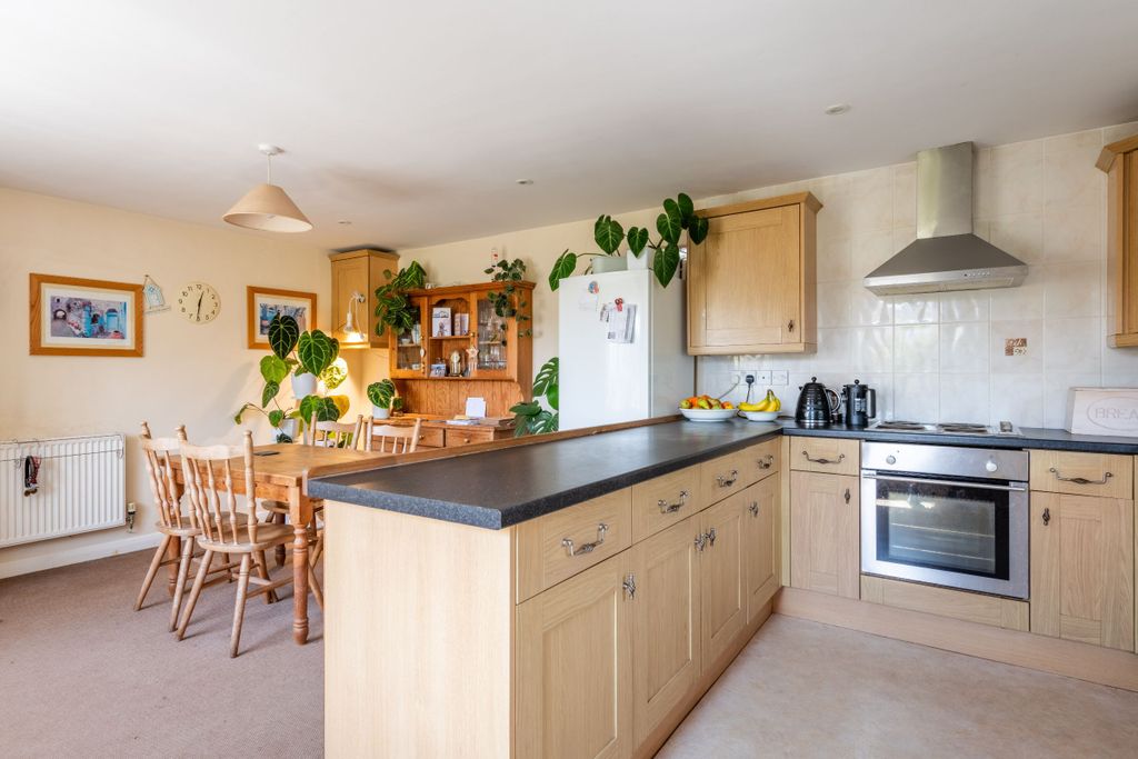 Property photo 3 of 32