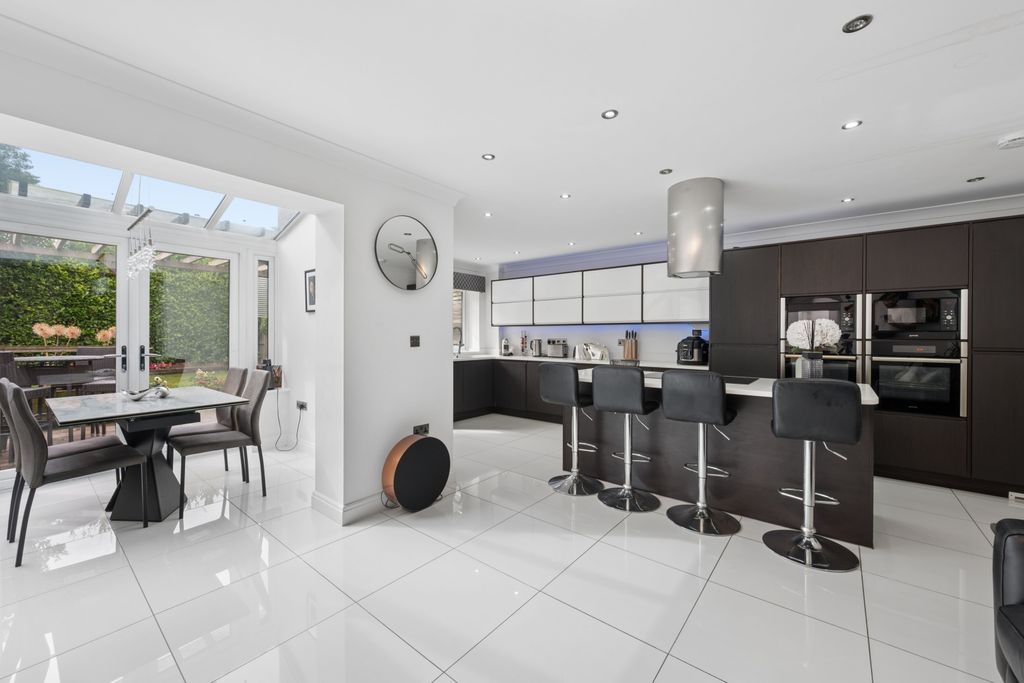 Property photo 3 of 16 Kitchen/Living/Diner