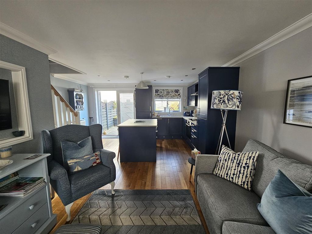 Property photo 3 of 12 Living Room.