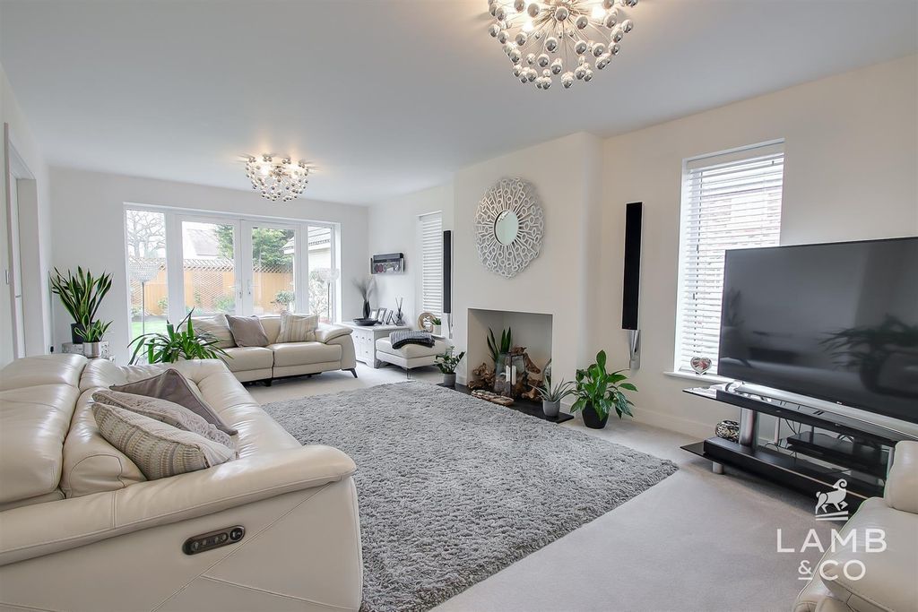 Property photo 2 of 24 Lounge