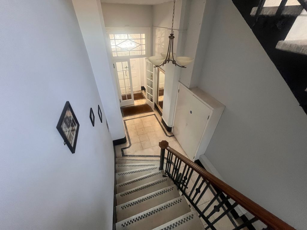 Property photo 2 of 9 Image