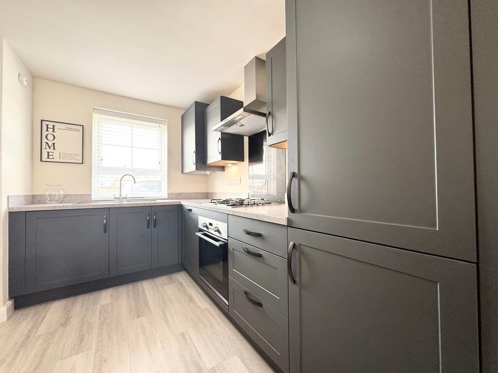 Property photo 3 of 11 Kitchen