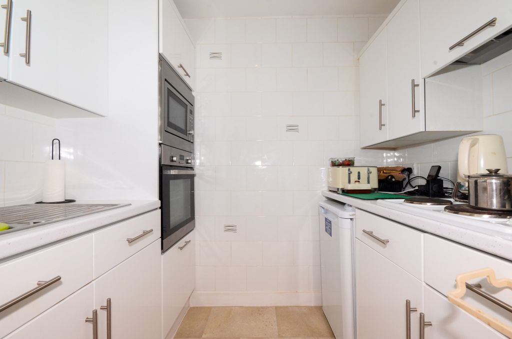 Property photo 2 of 11 Kitchen