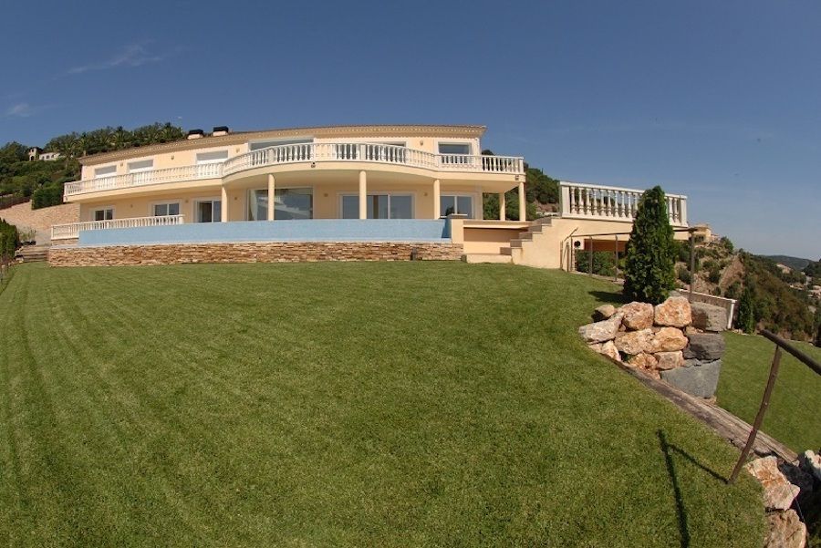Property photo 2 of 29