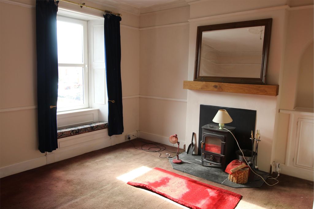 Property photo 2 of 8