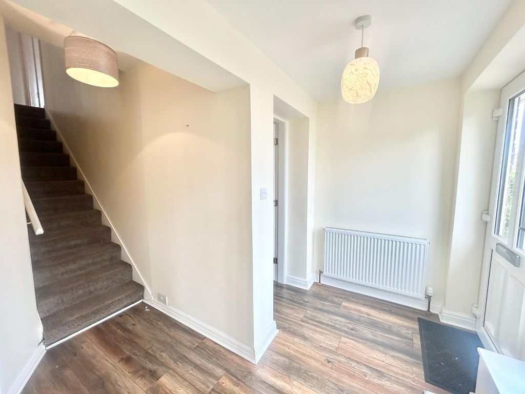 Property photo 3 of 21 Entrance Hall