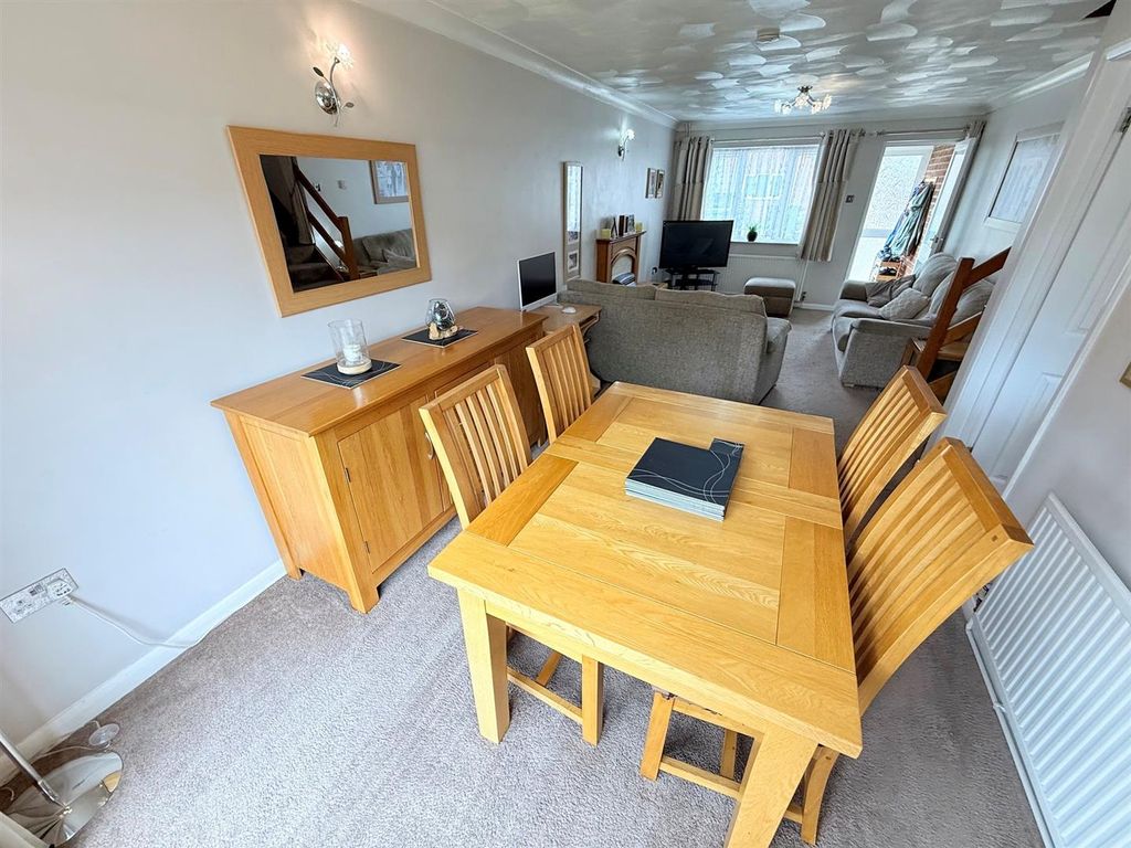 Property photo 3 of 21 Lounge/Dining Room