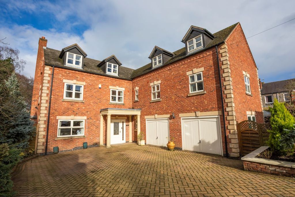 Property photo 1 of 31