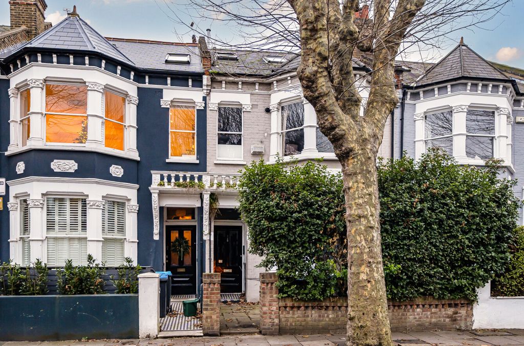 Property photo 2 of 14 1388492-1-693Aedb...