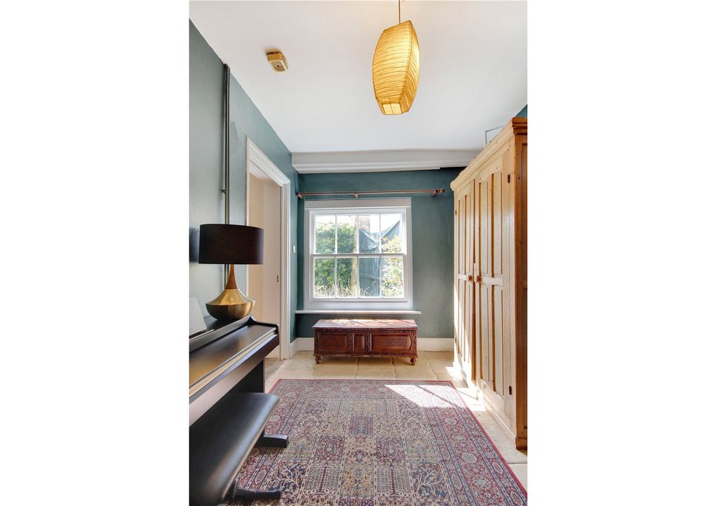 Property photo 3 of 24 Entrance Hall