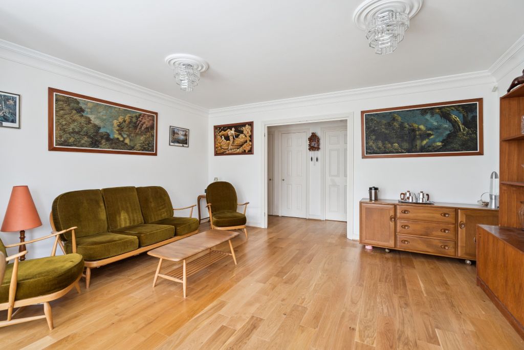 Property photo 3 of 12