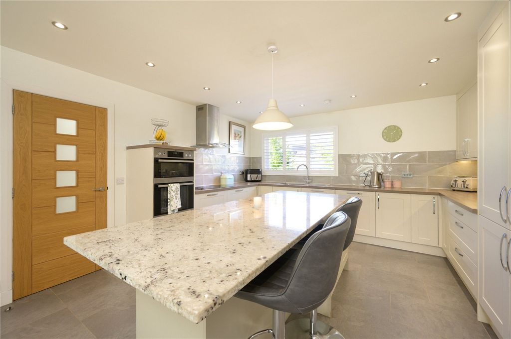 Property photo 3 of 30 Kitchen