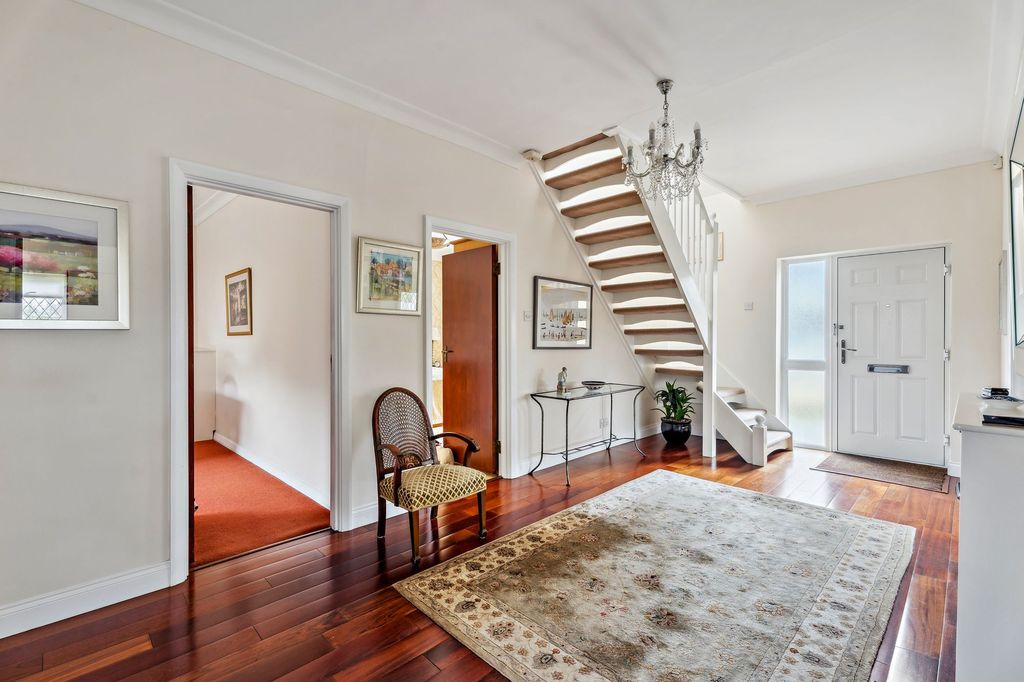 Property photo 3 of 15 Hall