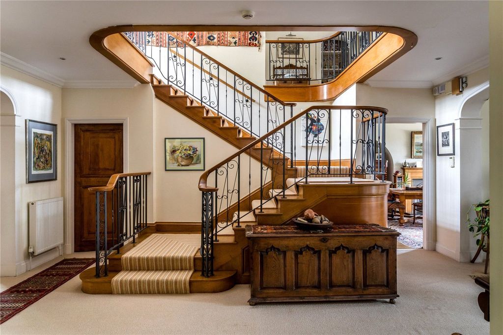 Property photo 2 of 40 House. Partnership