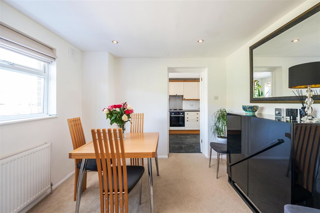 Property photo 3 of 26