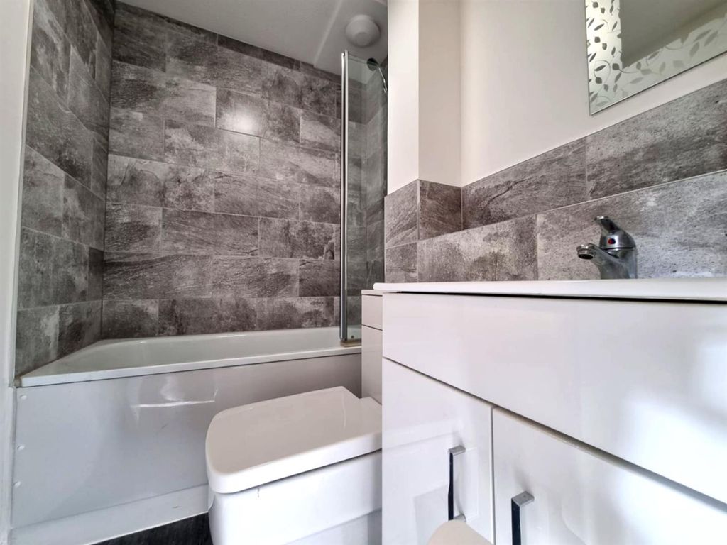 Property photo 2 of 6 Bathroom