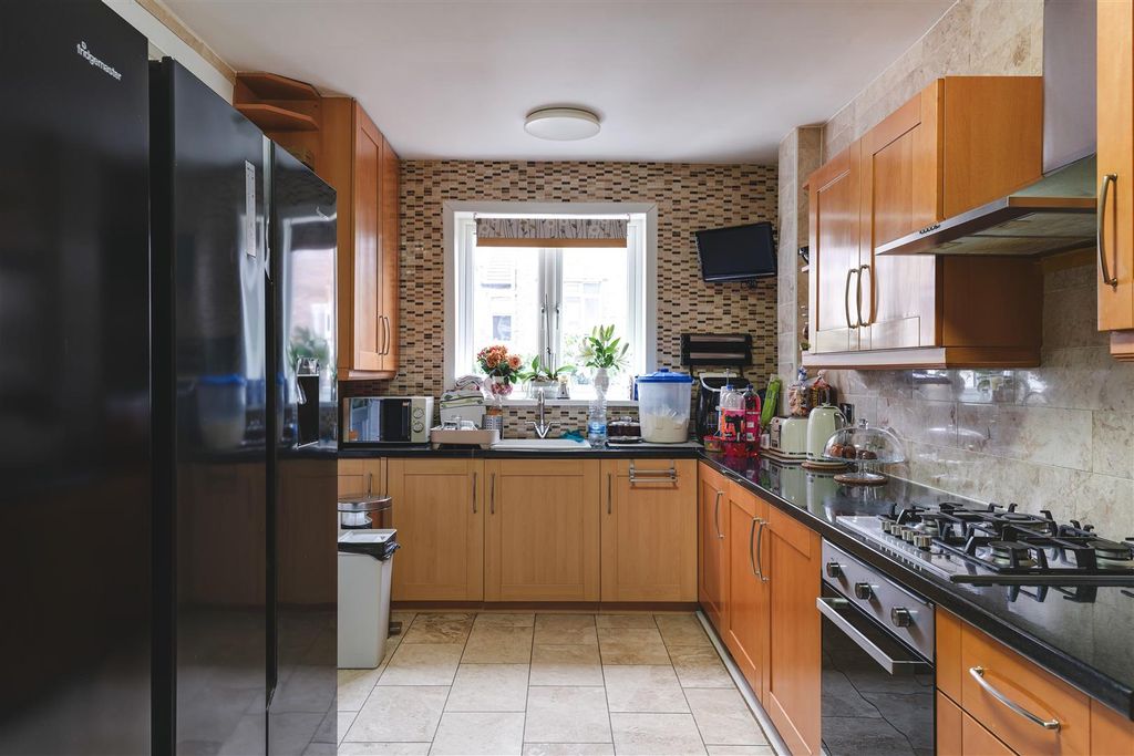 Property photo 3 of 26 41 Lealand Road-15.Jpg