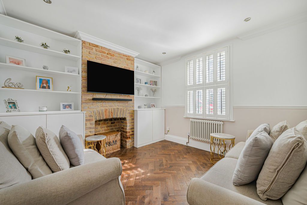 Property photo 2 of 17 Reception