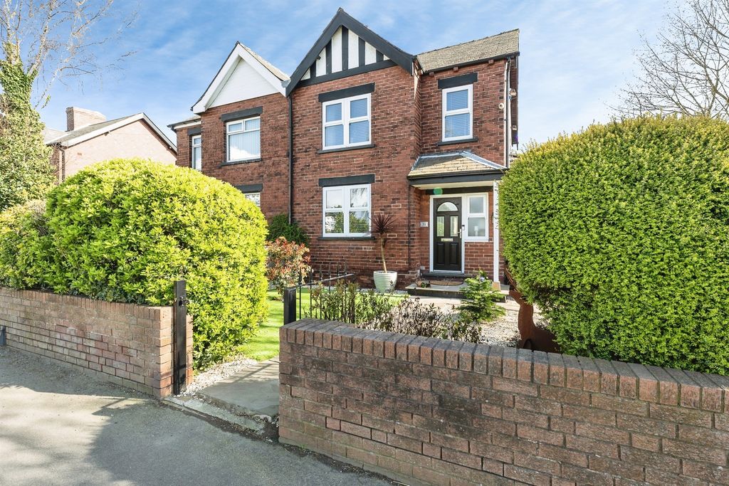 Property photo 2 of 32