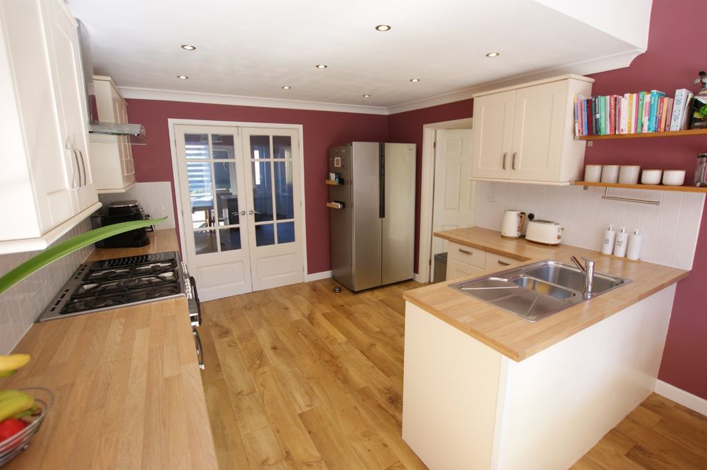 Property photo 3 of 17 Picture No. 11