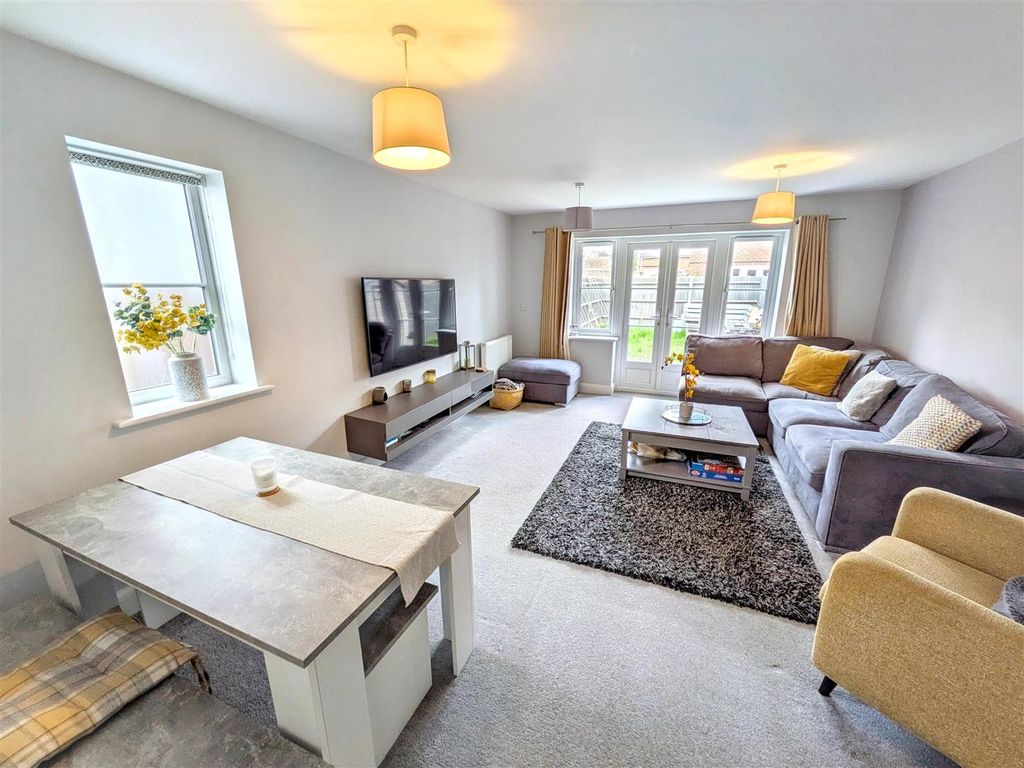 Property photo 3 of 16 Living / Dining Room