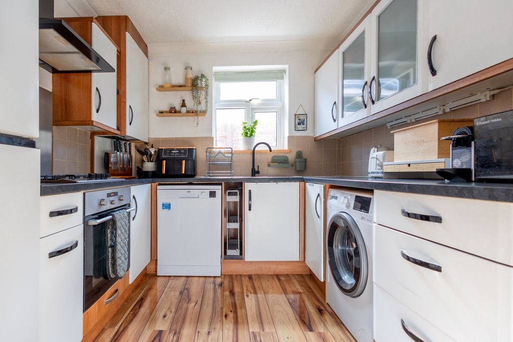 Property photo 3 of 20 Kitchen