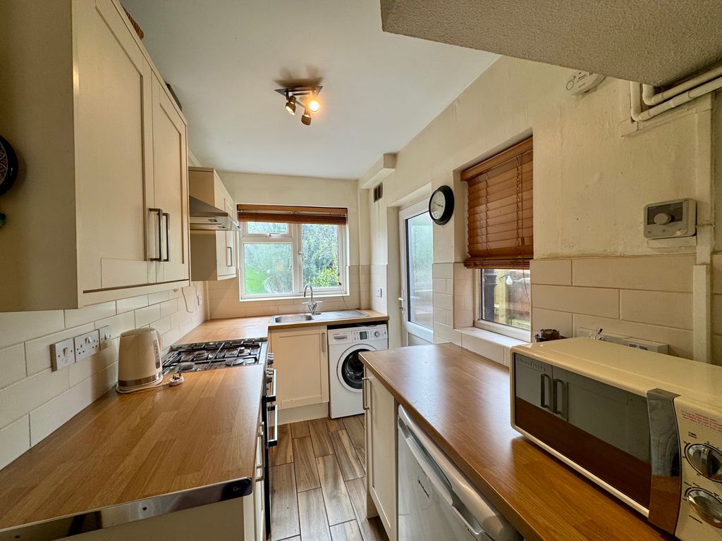 Property photo 3 of 8 Kitchen