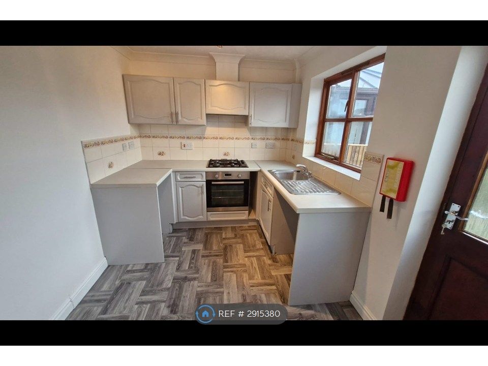 Property photo 3 of 7 Kitchen