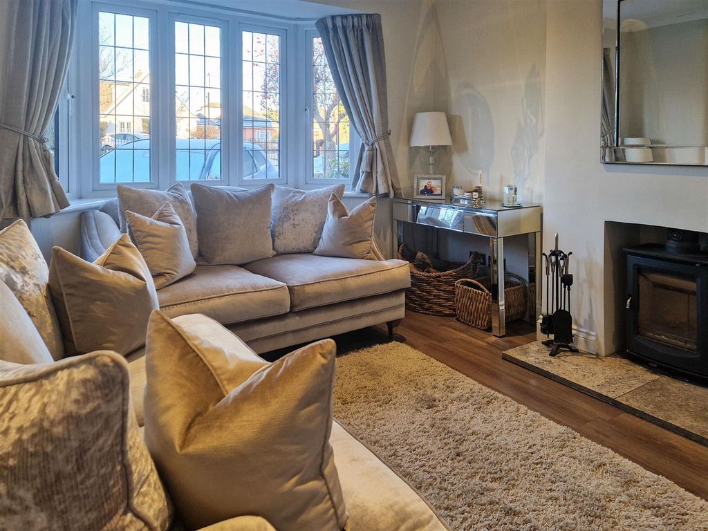 Property photo 3 of 21 Lulworth (11)-2.Jpg