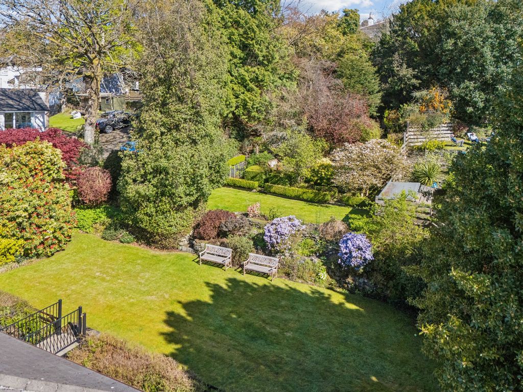 Property photo 2 of 39